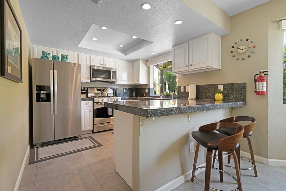 Modern Palm Springs kitchen with granite counters and breakfast bar