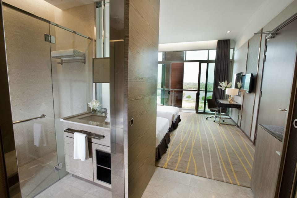 Deluxe Room, Balcony | Minibar, in-room safe, desk, laptop workspace