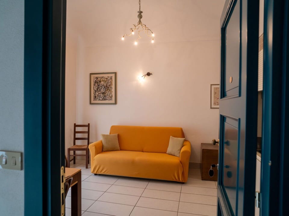 Furniture, Interior Design, Flooring, Wall, Floor, Wood, Ceiling, Room, Apartment, Lighting