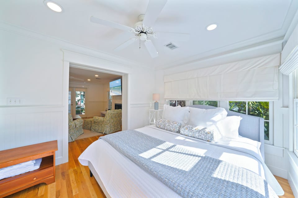 KING VIEW TO LIVING ROOM, SEPARATED BY DOUBLE DOORS