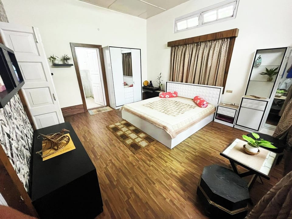 Deluxe Bungalow, Garden View | Desk, laptop workspace, free WiFi
