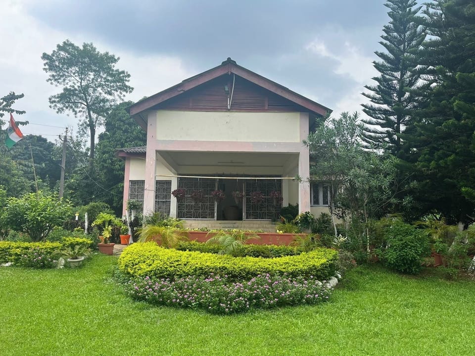Deluxe Bungalow, Garden View | Desk, laptop workspace, free WiFi