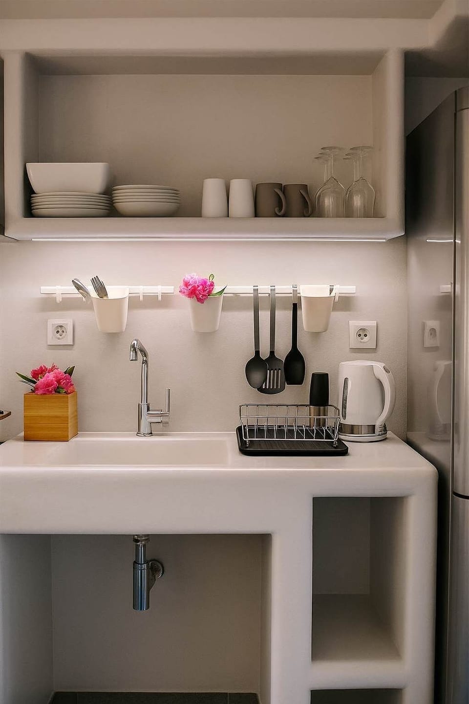 Well-equipped compact kitchen