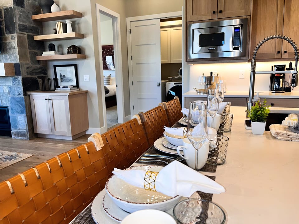 Condo, 4 Bedrooms | Private kitchen | Fridge, oven, coffee/tea maker, electric kettle