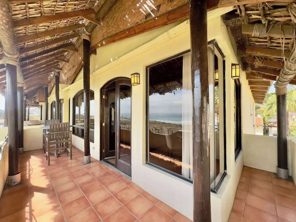 Balcony with seating area