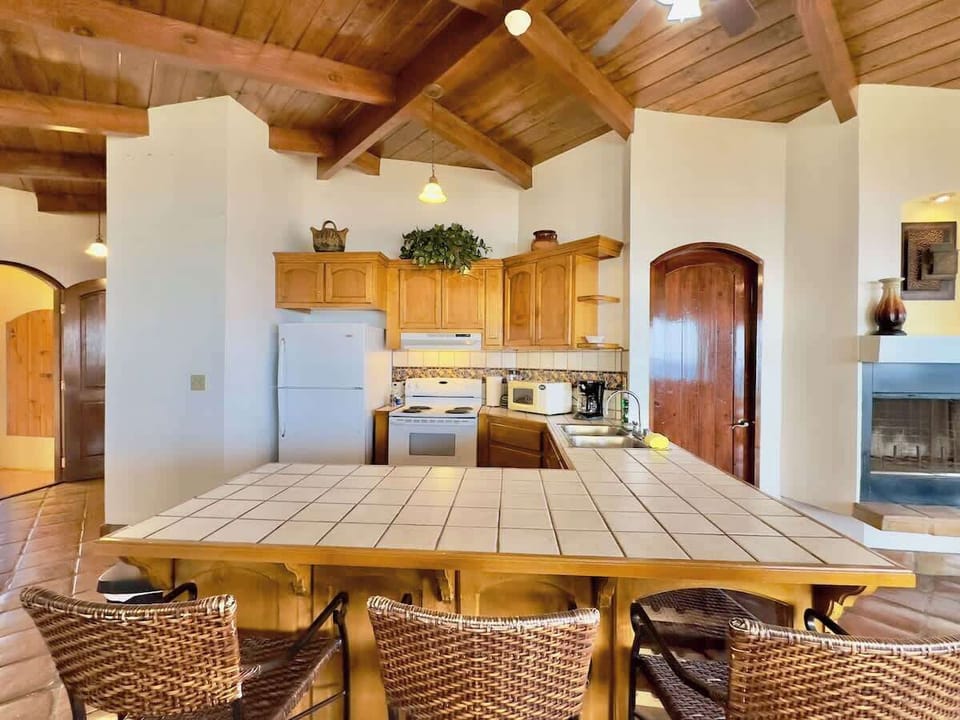 Kitchen with seating area