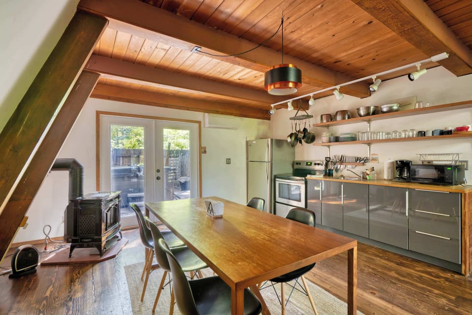 Dining room beside the kitchen.