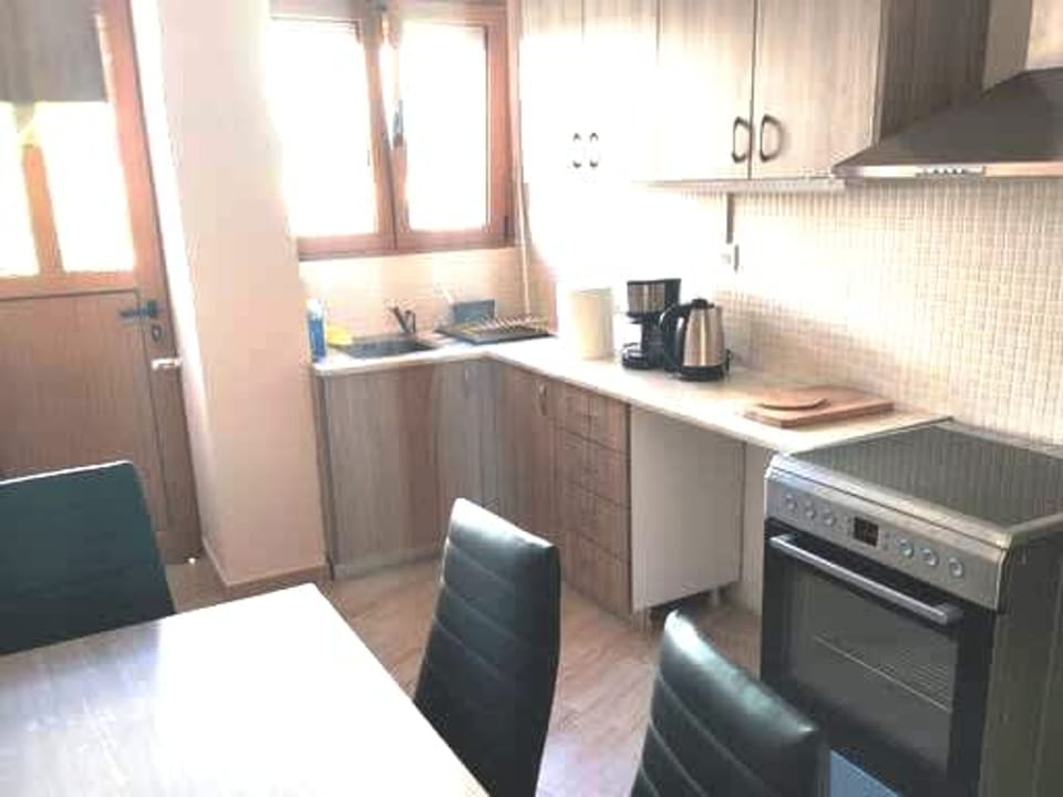House | 2 bedrooms, desk, Internet