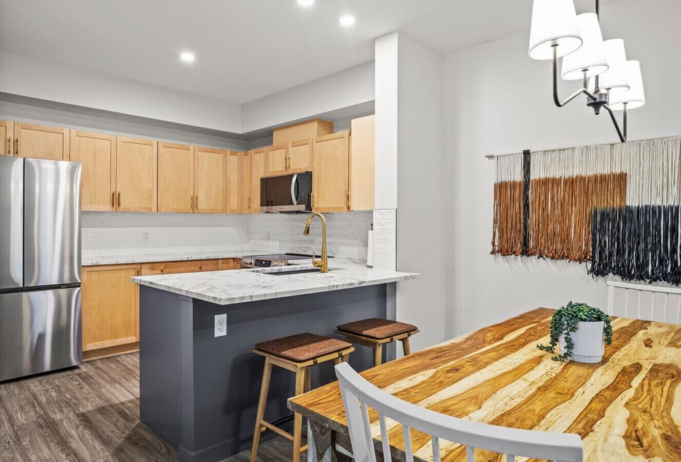Upgraded kitchen, full stocked for ensuite hosting. Arabascata quartz counter tops and all brand new appliances .
