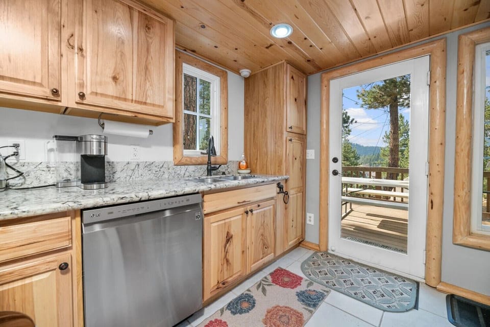 House, Lake View | Private kitchen