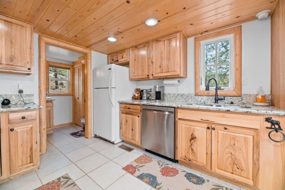 House, Lake View | Private kitchen