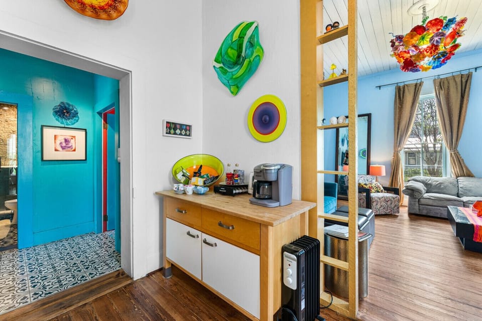 A vibrant corner for your caffeine or tea fix