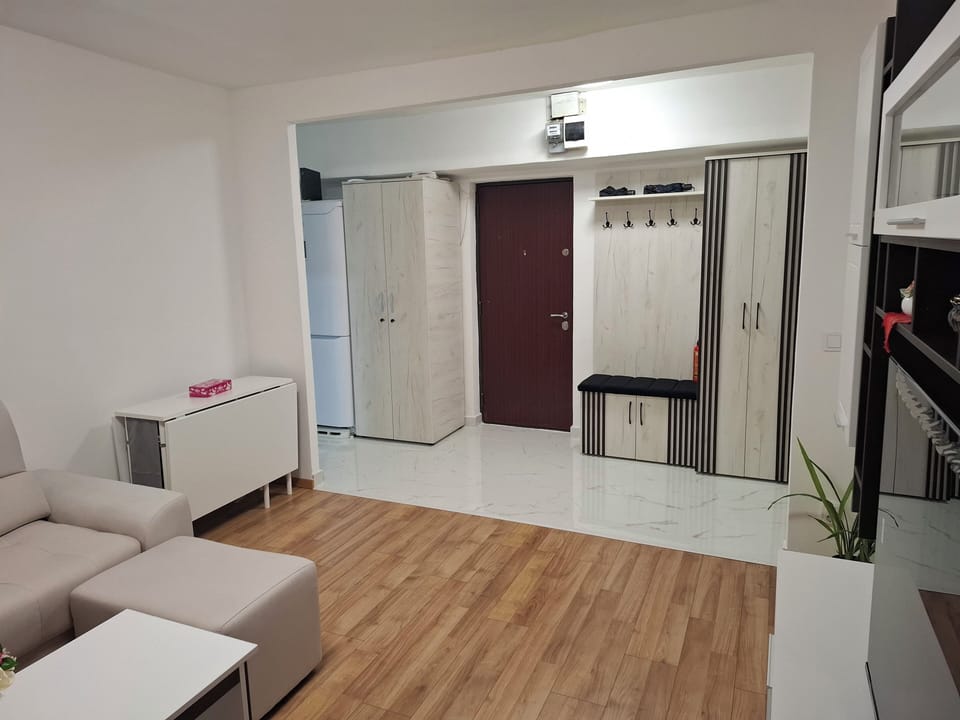Apartment, 2 Bedrooms, Smoking, Balcony | Living room