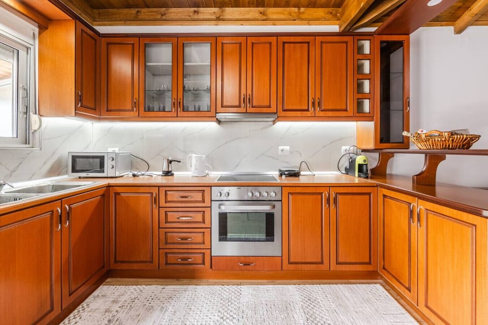 Fully-equipped kitchen