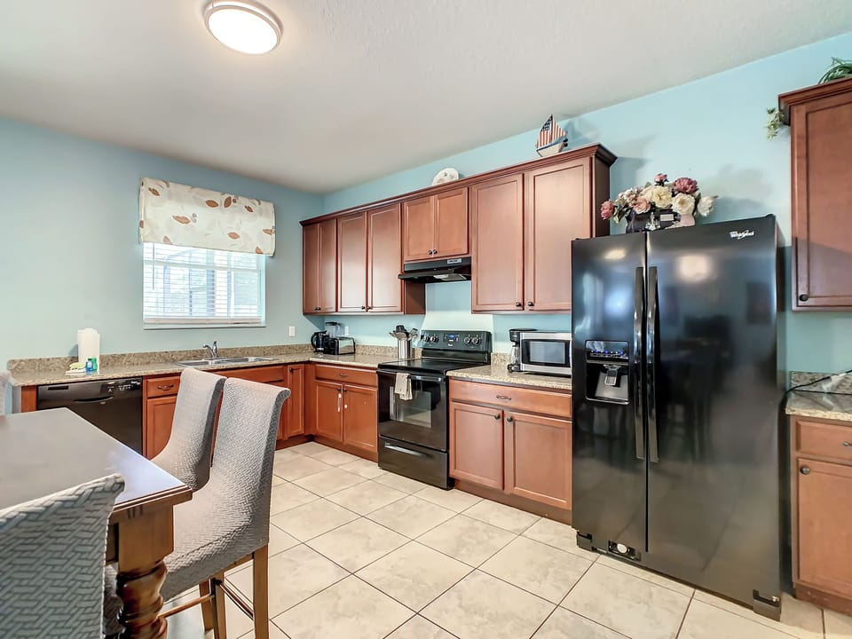 fully equipped kitchen