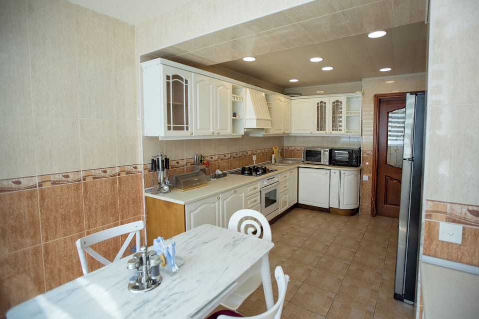 Deluxe Apartment, Sea View | Private kitchen