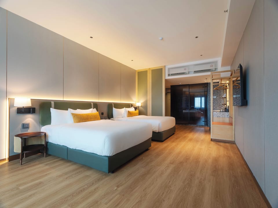 Premier Twin Deluxe | In-room safe, soundproofing, iron/ironing board, free WiFi