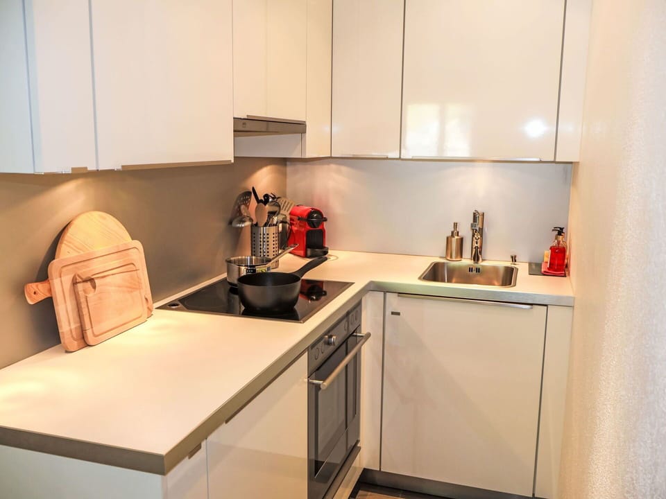 Kitchen Appliance, Kitchen, Countertop, Interior Design, Cabinetry, Major Appliance, Furniture, Flooring, Kitchen Sink, Home Appliance