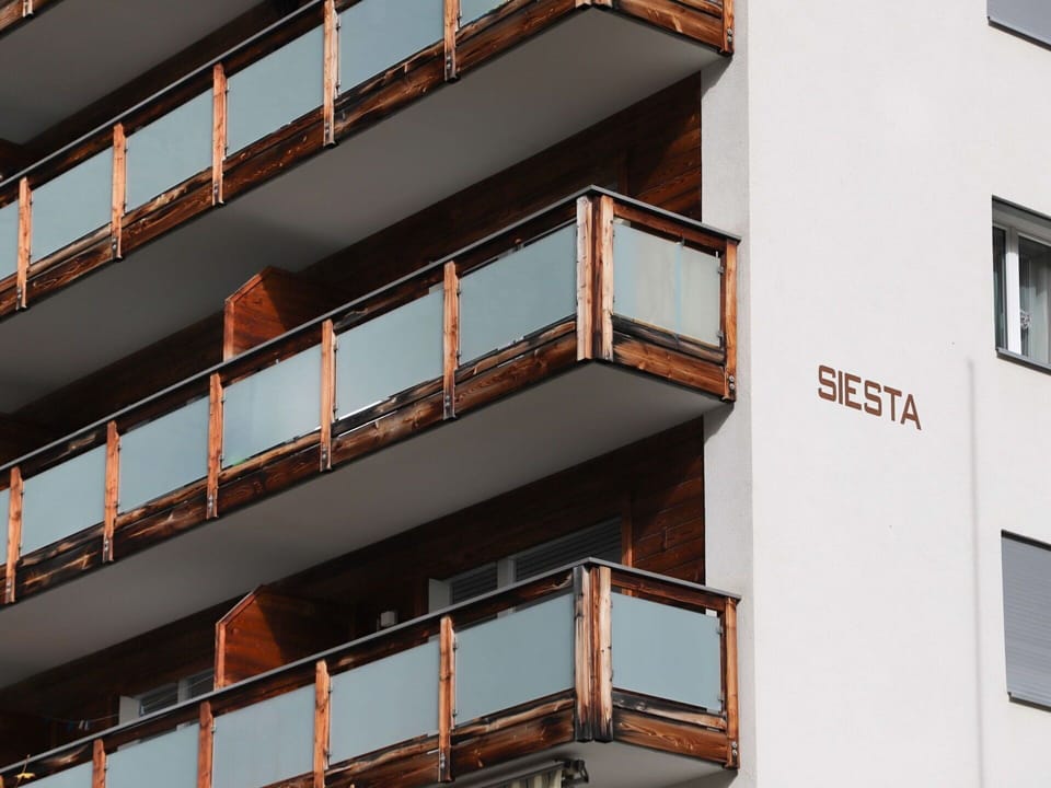 Building, Window, Wood, Architecture, Rectangle, Wall, Material Property, Facade, Urban Design