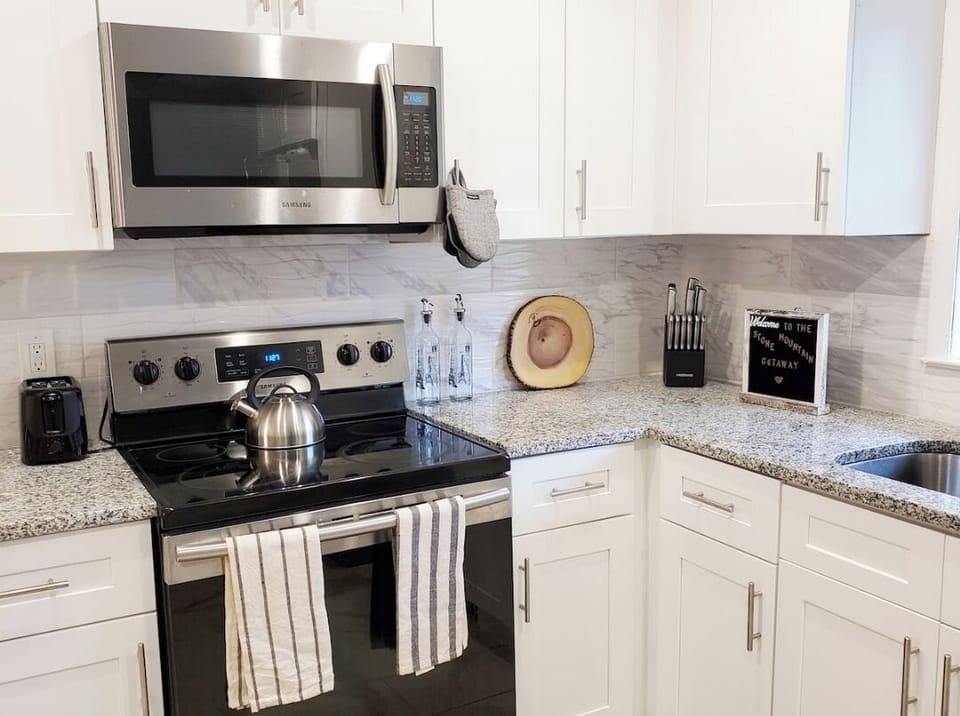Full kitchen