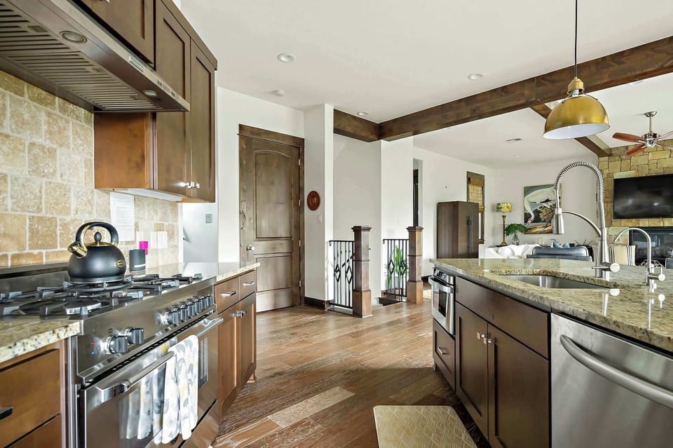 Full Kitchen