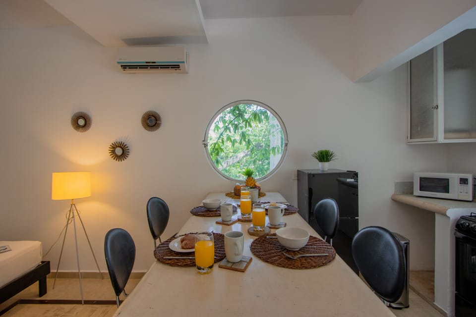Departamento acceso gratis Beach Club, metros 5th Avenida, Centro, 1 Habitacion, 3 pax | Private kitchen | Full-size fridge, microwave, oven, stovetop