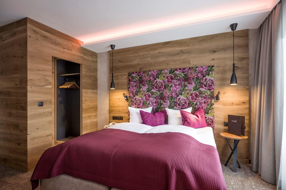 Junior Suite, Balcony, Mountain View | Hypo-allergenic bedding, in-room safe, soundproofing
