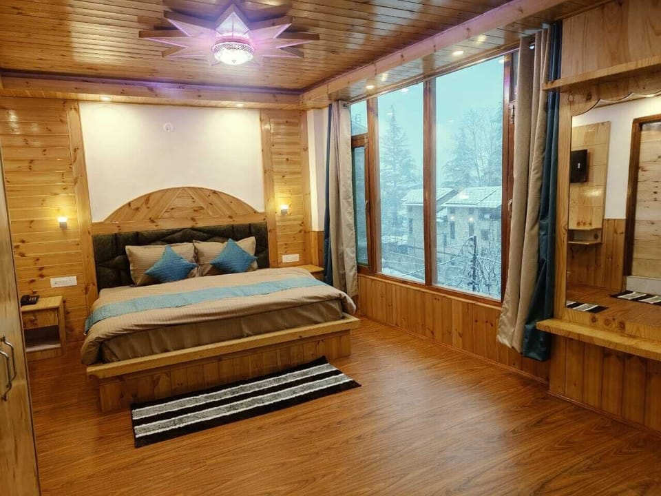 Family Room | Premium bedding, memory foam beds, bed sheets