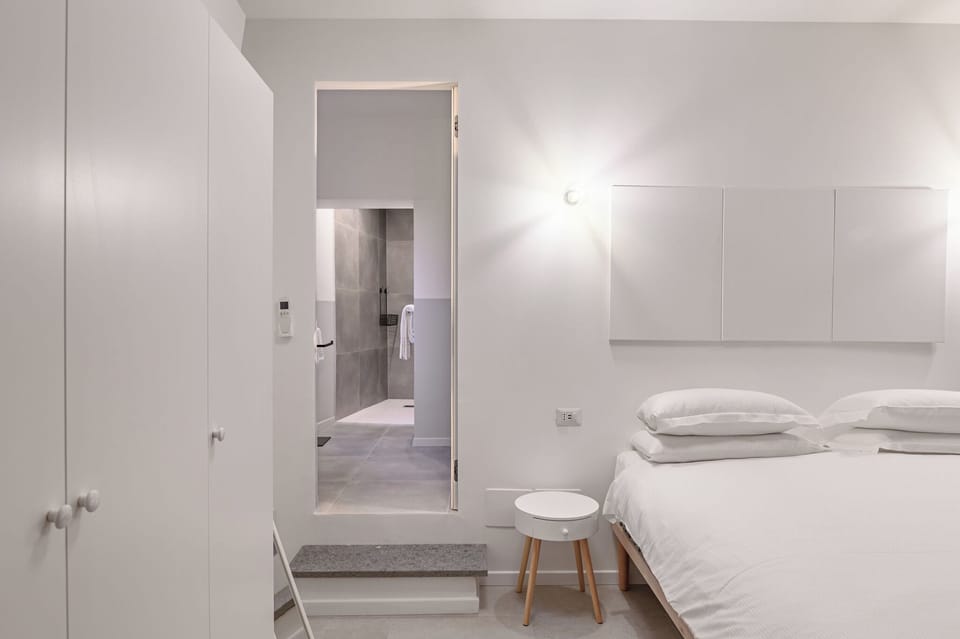 Business Double Room | Desk, laptop workspace, soundproofing, free WiFi