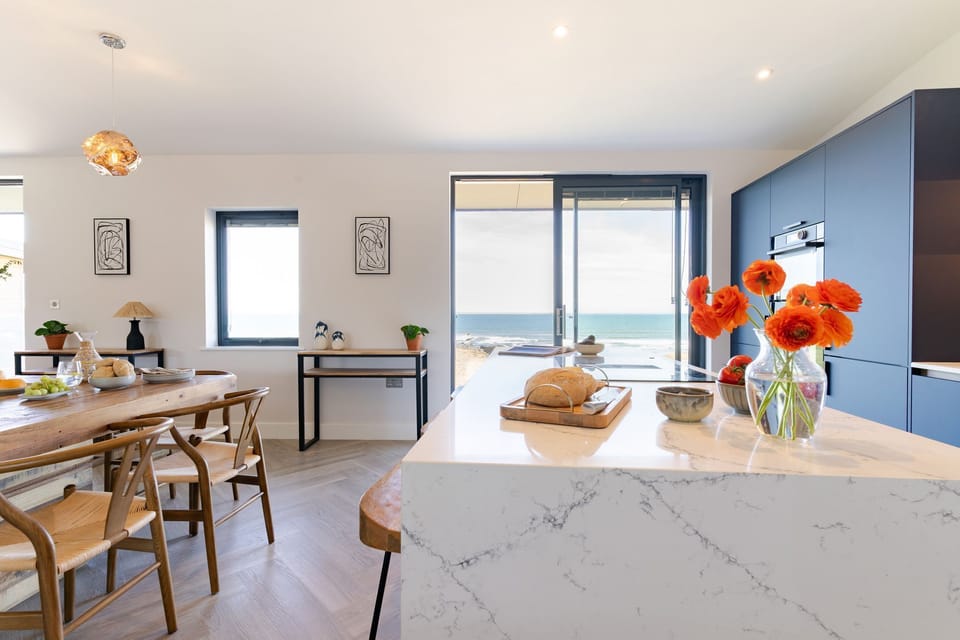 Dining room at The Crow's Nest, The Lookout, Widemouth Bay, Cornwall, self catering with Beach Retreats.