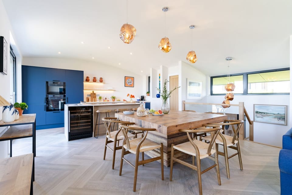 Dining room The Crow's Nest, The Lookout, Widemouth Bay, Cornwall, self catering with Beach Retreats.