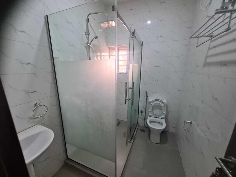 Standard Single Room, Courtyard View | Bathroom | Towels, soap, toilet paper