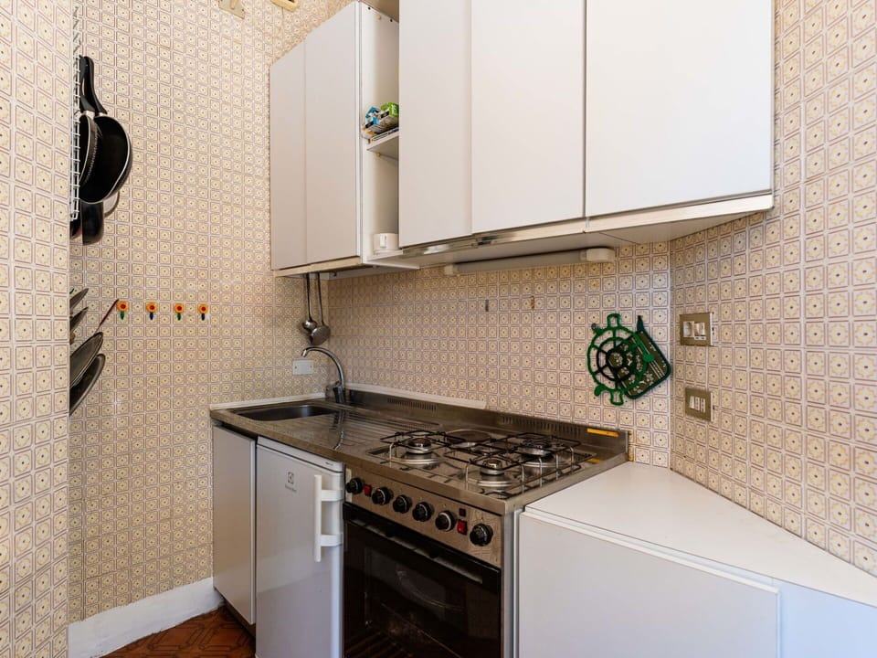 Kitchen, Major Appliance, Kitchen Appliance, Kitchen Stove, Flooring, Wood, Gas Stove, Countertop, Interior Design, Floor