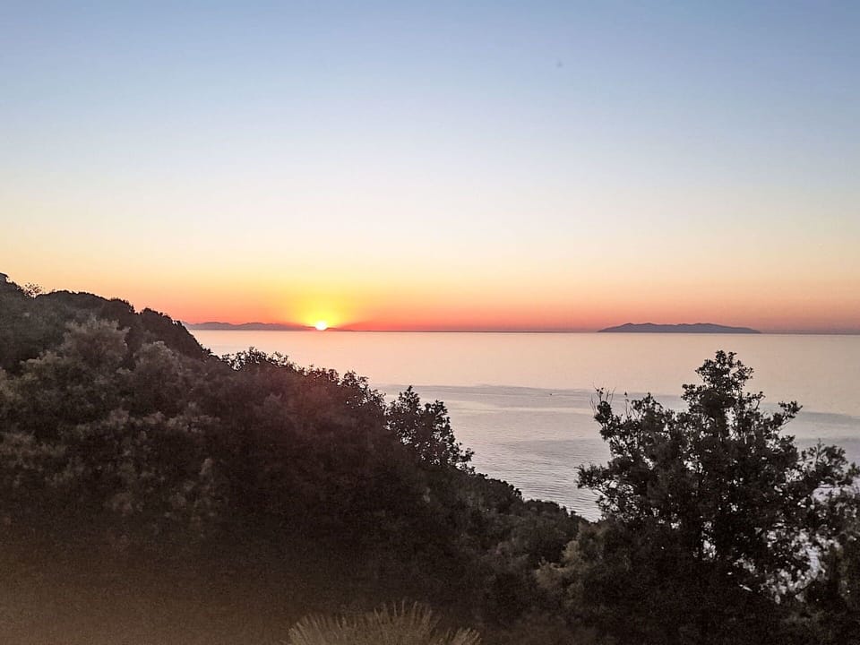 Sky, Horizon, Nature, Afterglow, Sunset, Dusk, Natural Landscape, Beauty, Sunrise, Atmospheric Phenomenon
