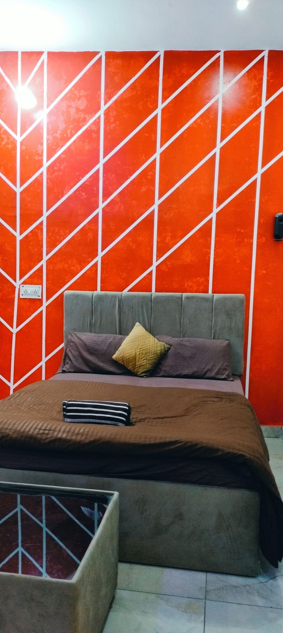 Desk, laptop workspace, free WiFi