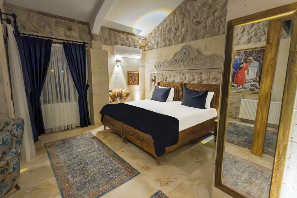 King Suite Room with Balcony | Free WiFi