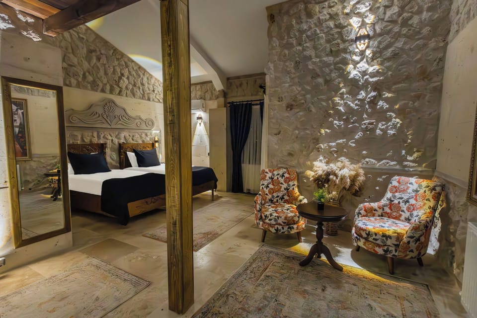 King Suite Room with Balcony | Free WiFi