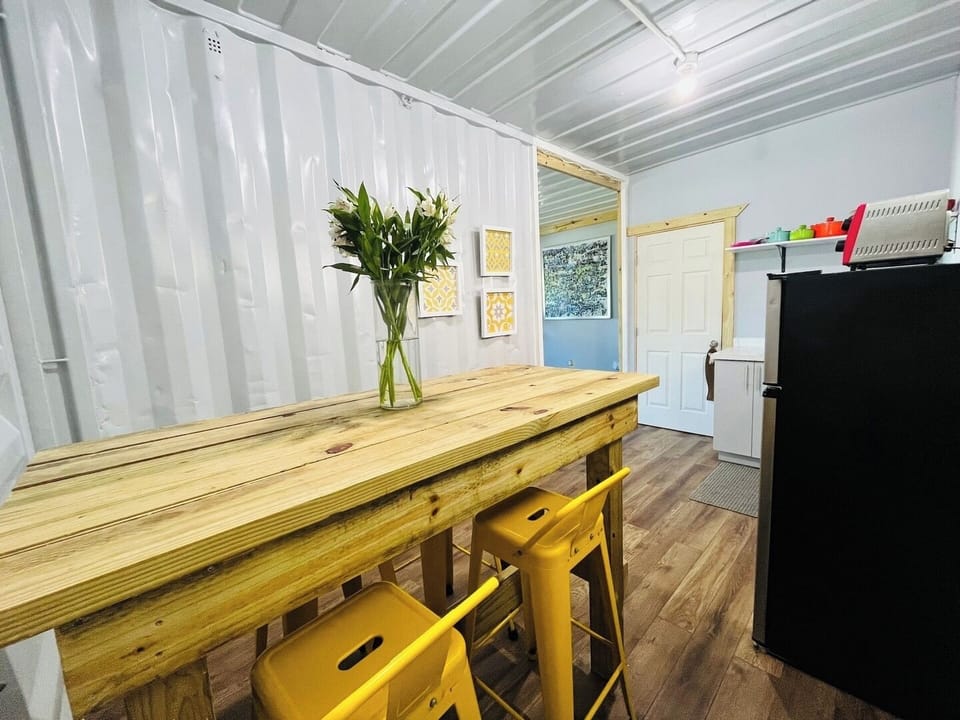Dining room area for 4.
