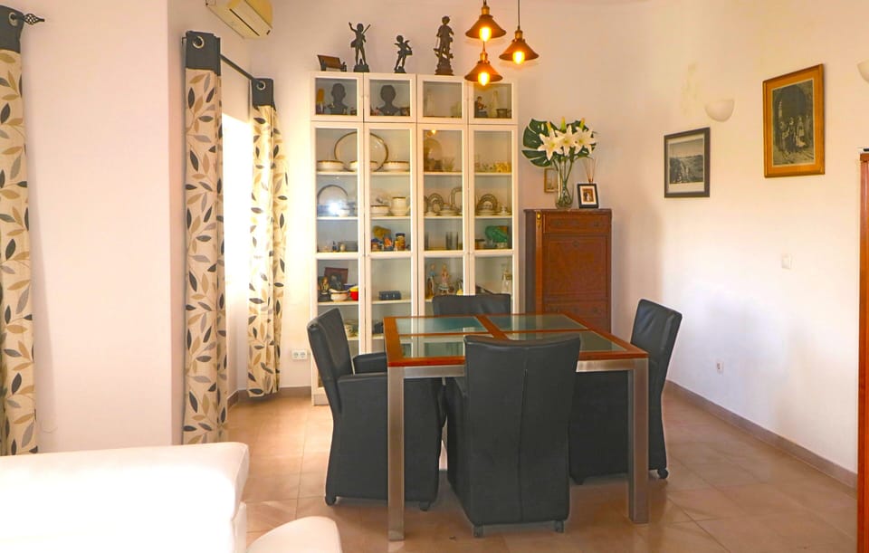 dining in lounge