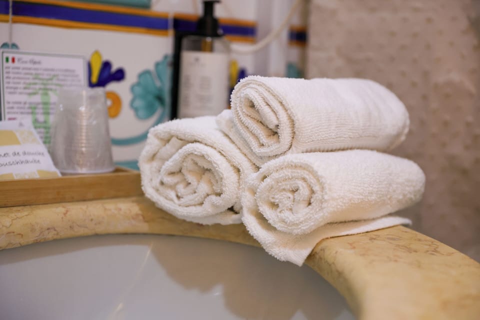 Superior Double Room | Bathroom | Shower, hair dryer, slippers, towels