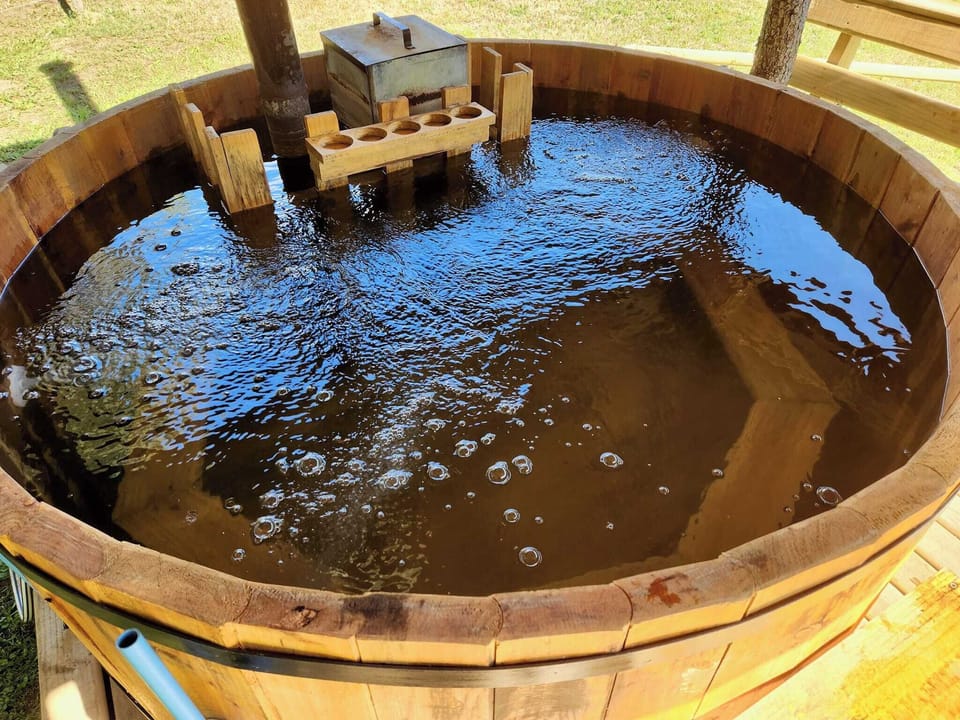 Outdoor spa tub