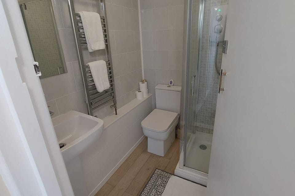 Shower, towels
