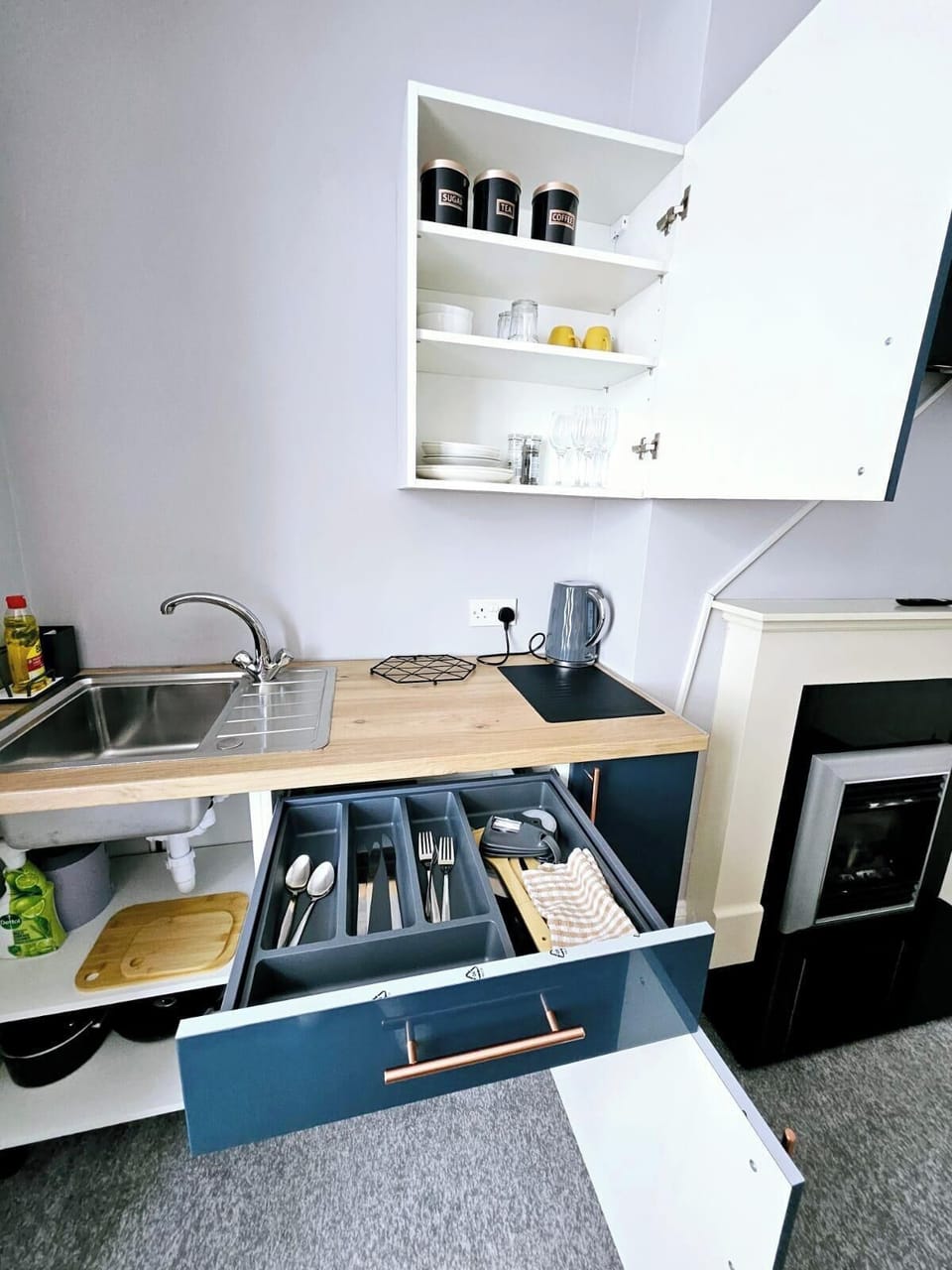 Apartment | Private kitchen | Fridge, microwave, oven, stovetop