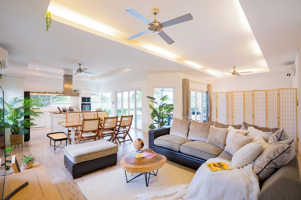 House | Living area | Flat-screen TV