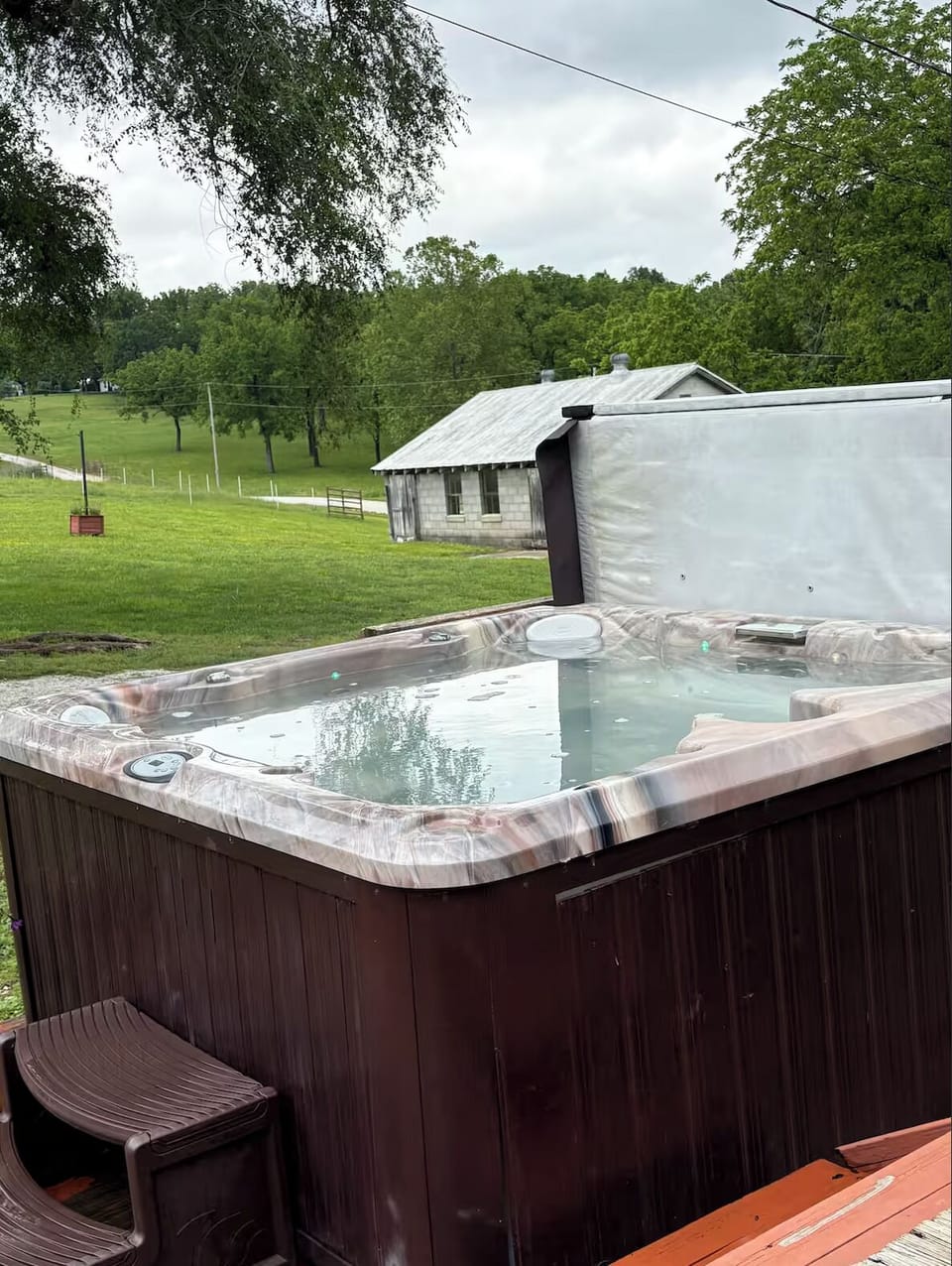 Outdoor spa tub