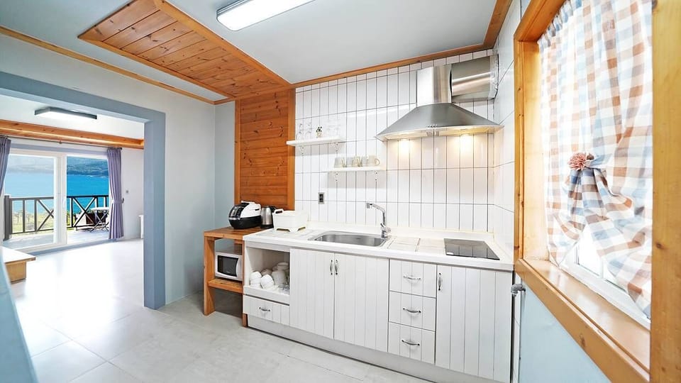 Fridge, microwave, stovetop, cookware/dishes/utensils