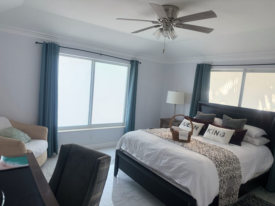 Largest room bedroom #2 Starfruit suite