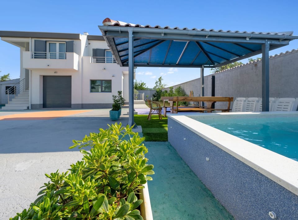 House (Holiday Home Eros) | Pool