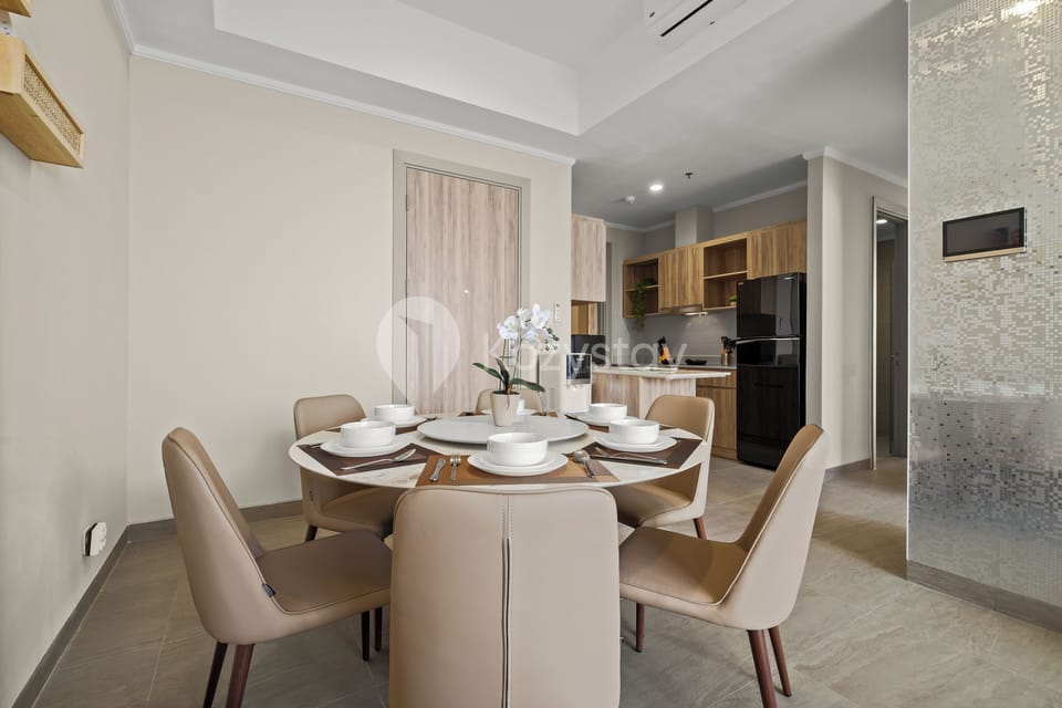 Apartment, 3 Bedrooms, City View | In-room dining