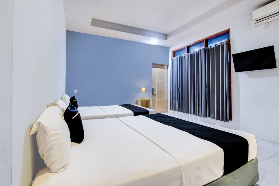 Family Suite | Desk, free WiFi, bed sheets